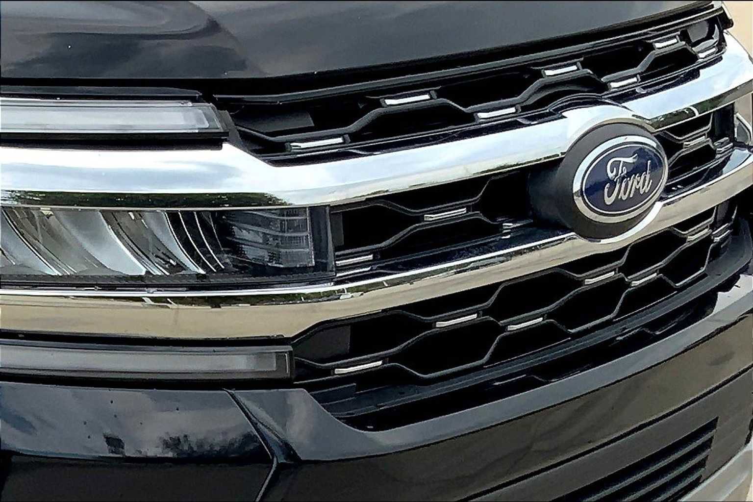 Used 2022 Ford Expedition Limited image 25