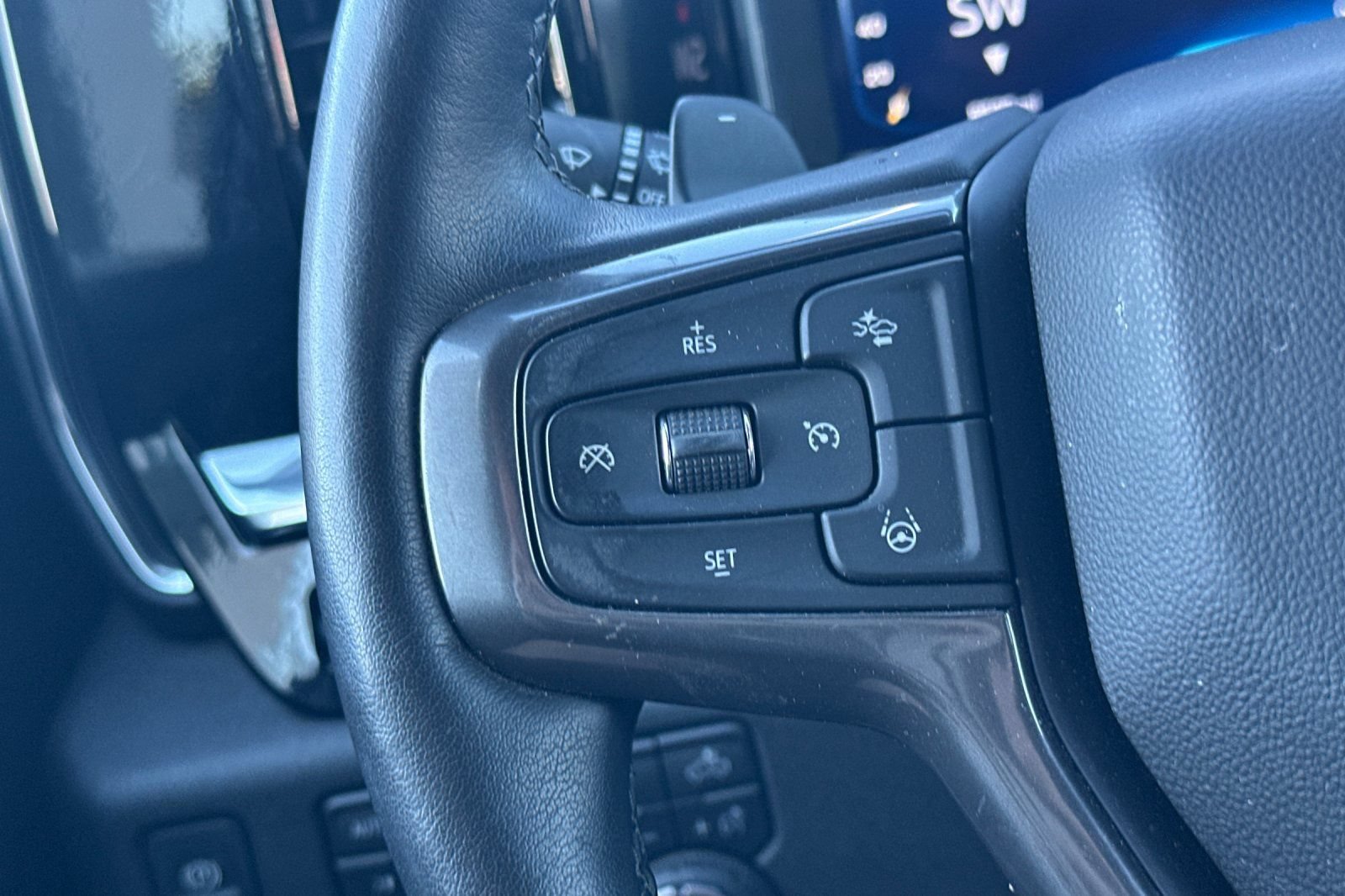 Used 2025 Chevrolet Silverado 1500 High Country AWD/4WD image 34