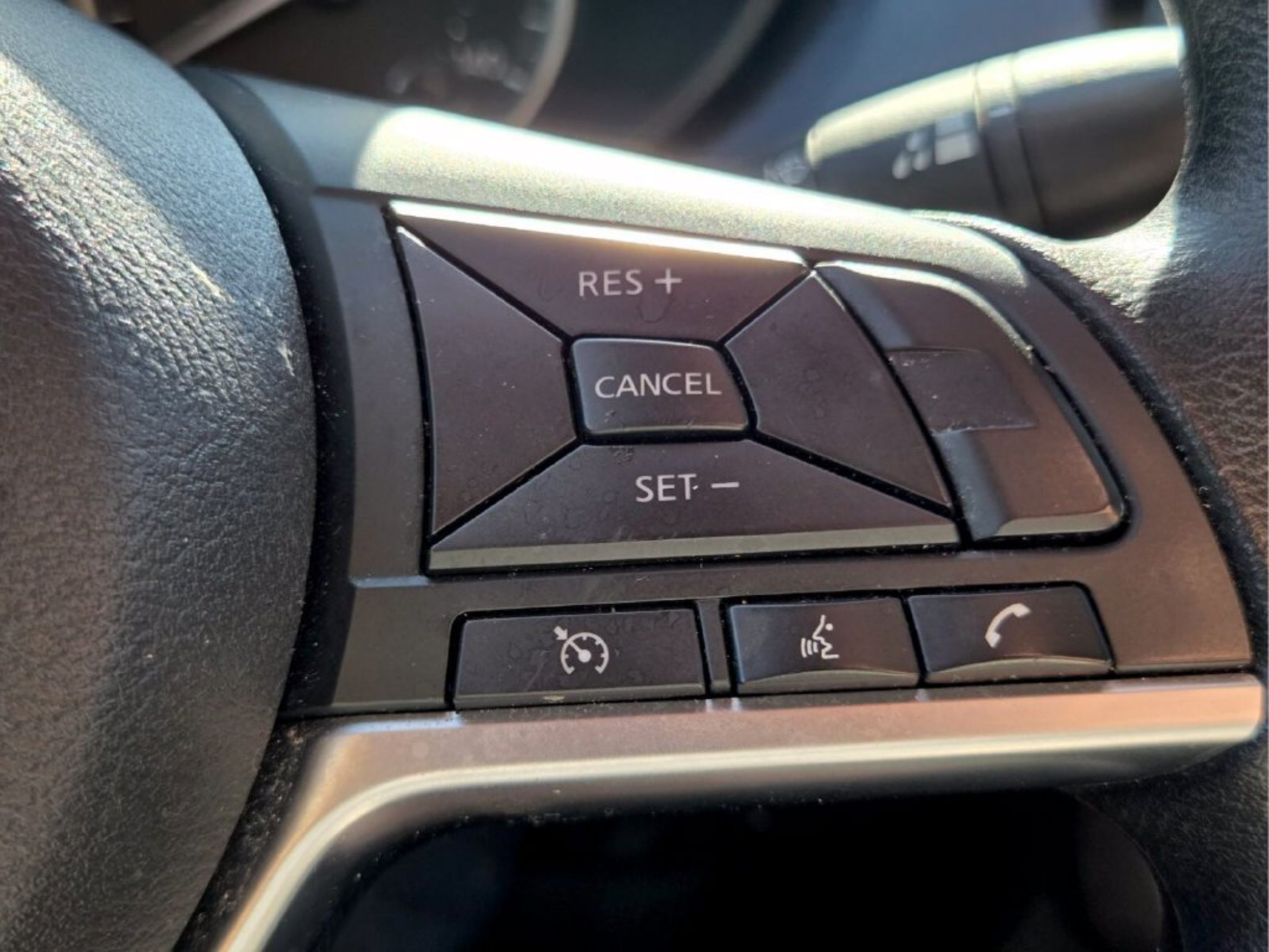 Used 2024 Nissan Versa SV FWD image 23