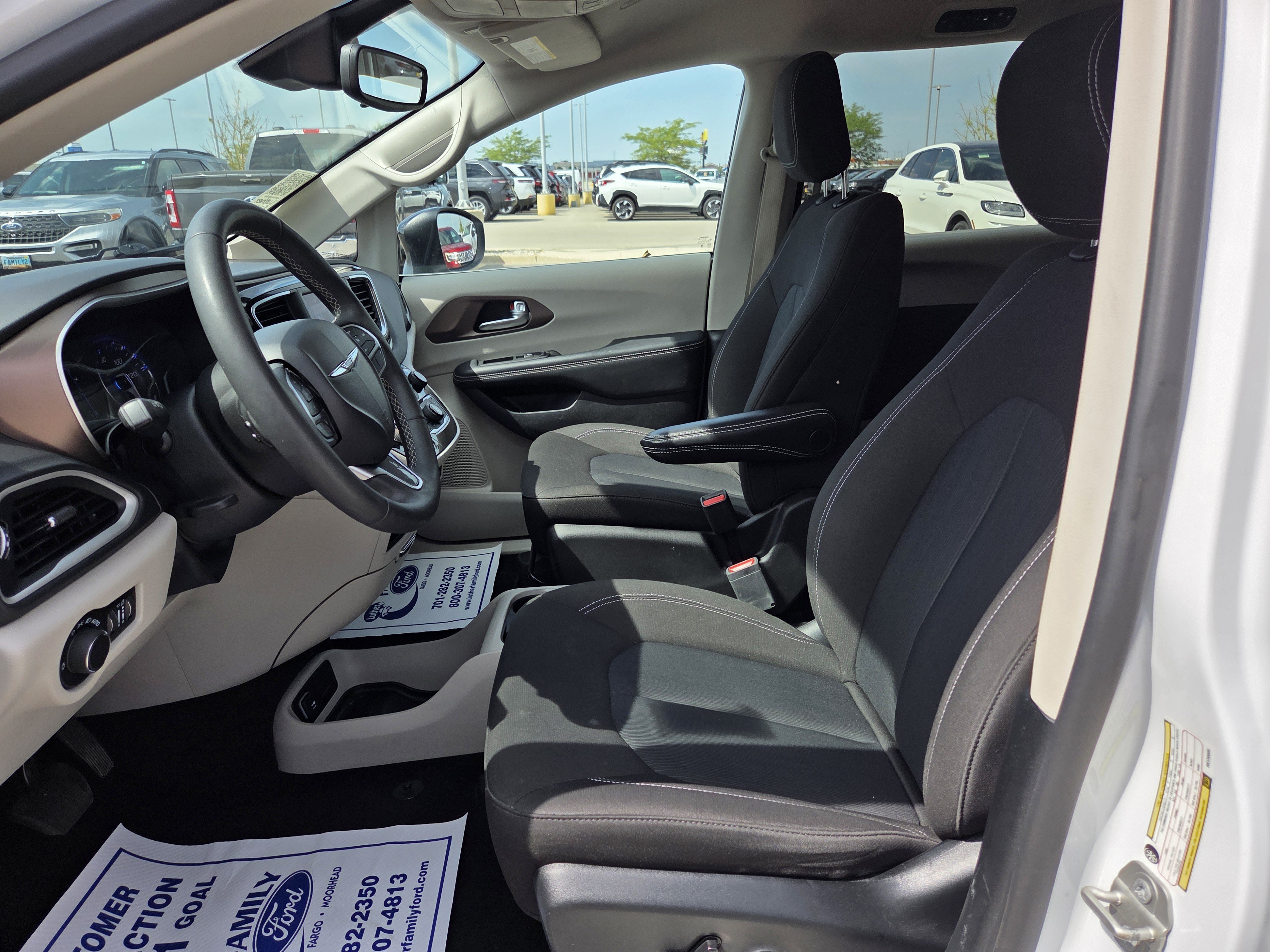 Used 2024 Chrysler Voyager LX FWD image 20