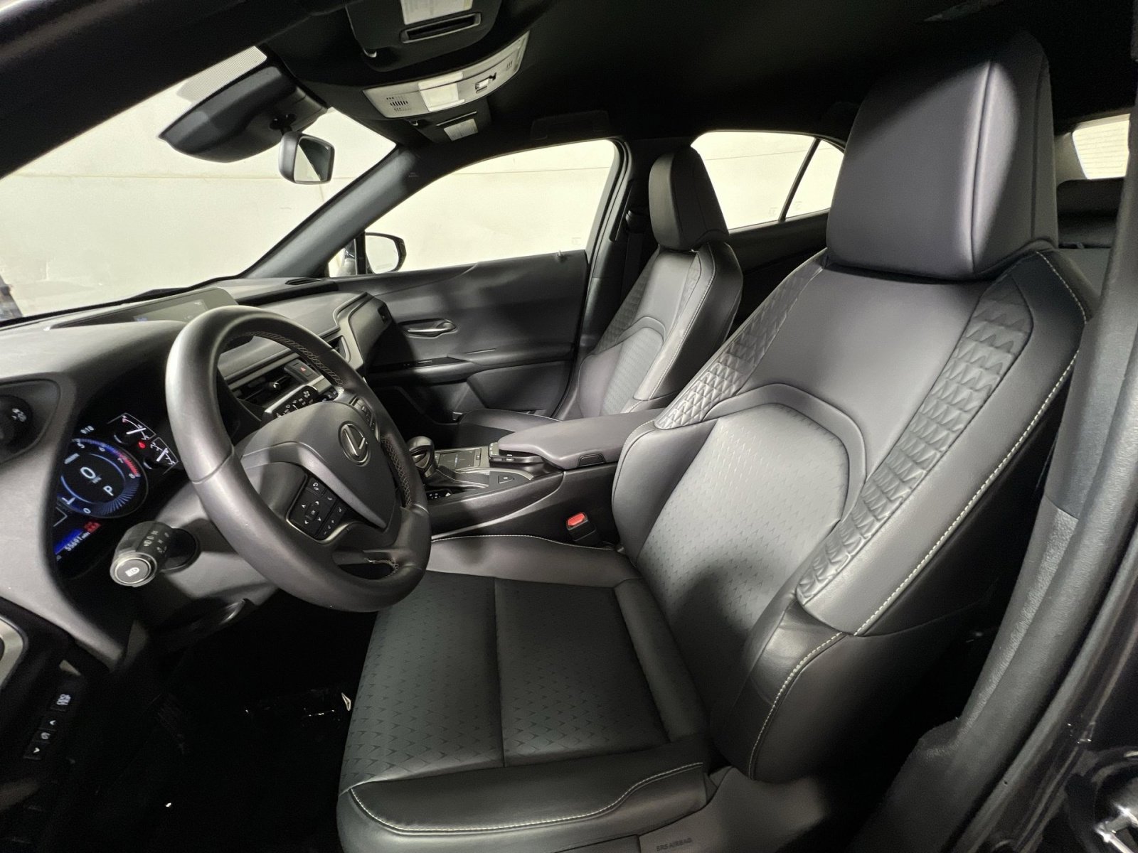 Used 2022 Lexus UX 200 w/ Accessory Package (Z2) image 13