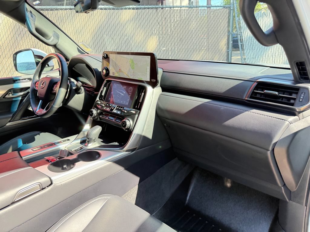 Used 2025 Lexus LX 700h F Sport AWD/4WD image 32