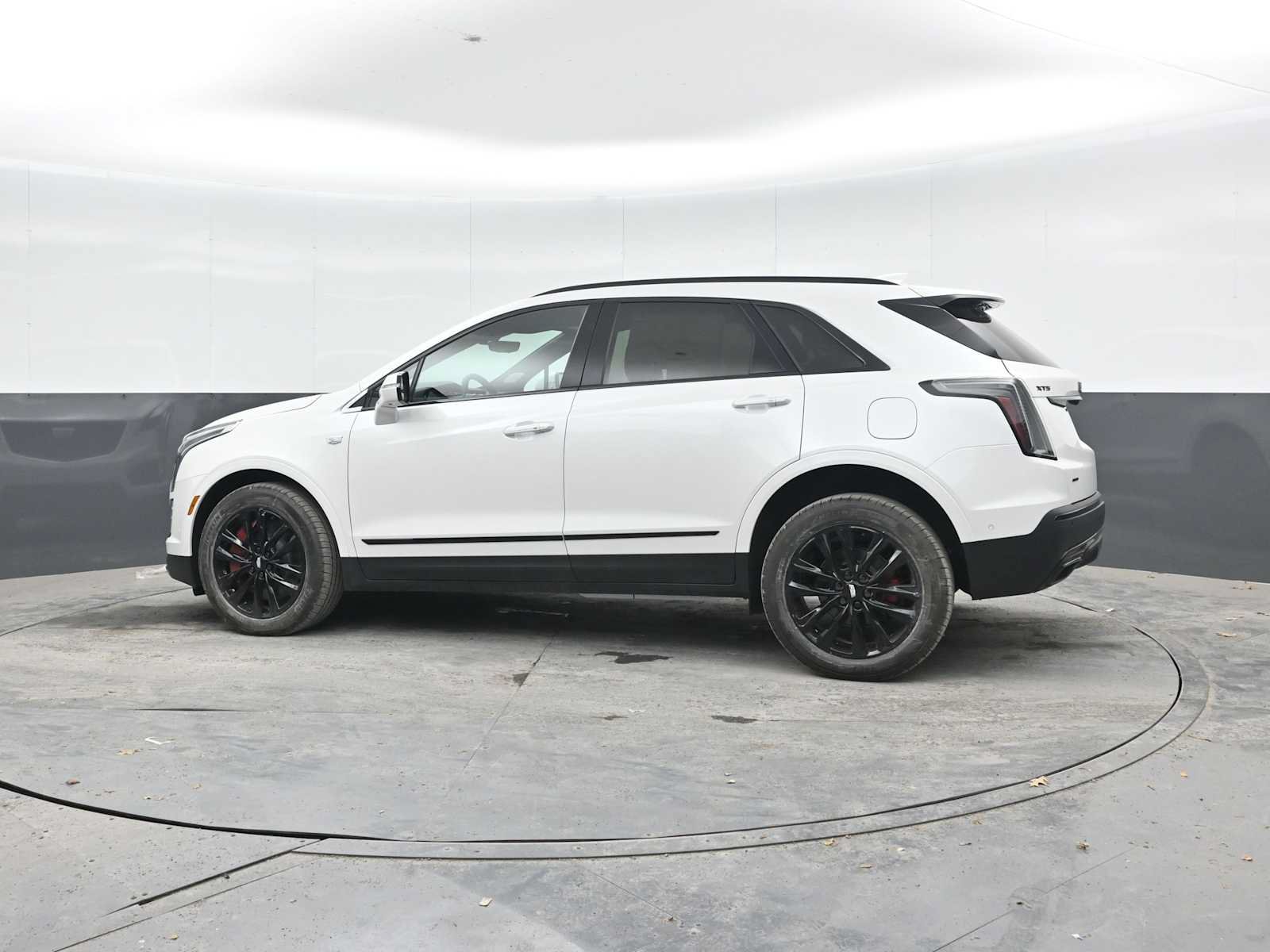 New 2026 Cadillac XT5 Sportv w/ LPO, Onyx Lite Package AWD/4WD image 3