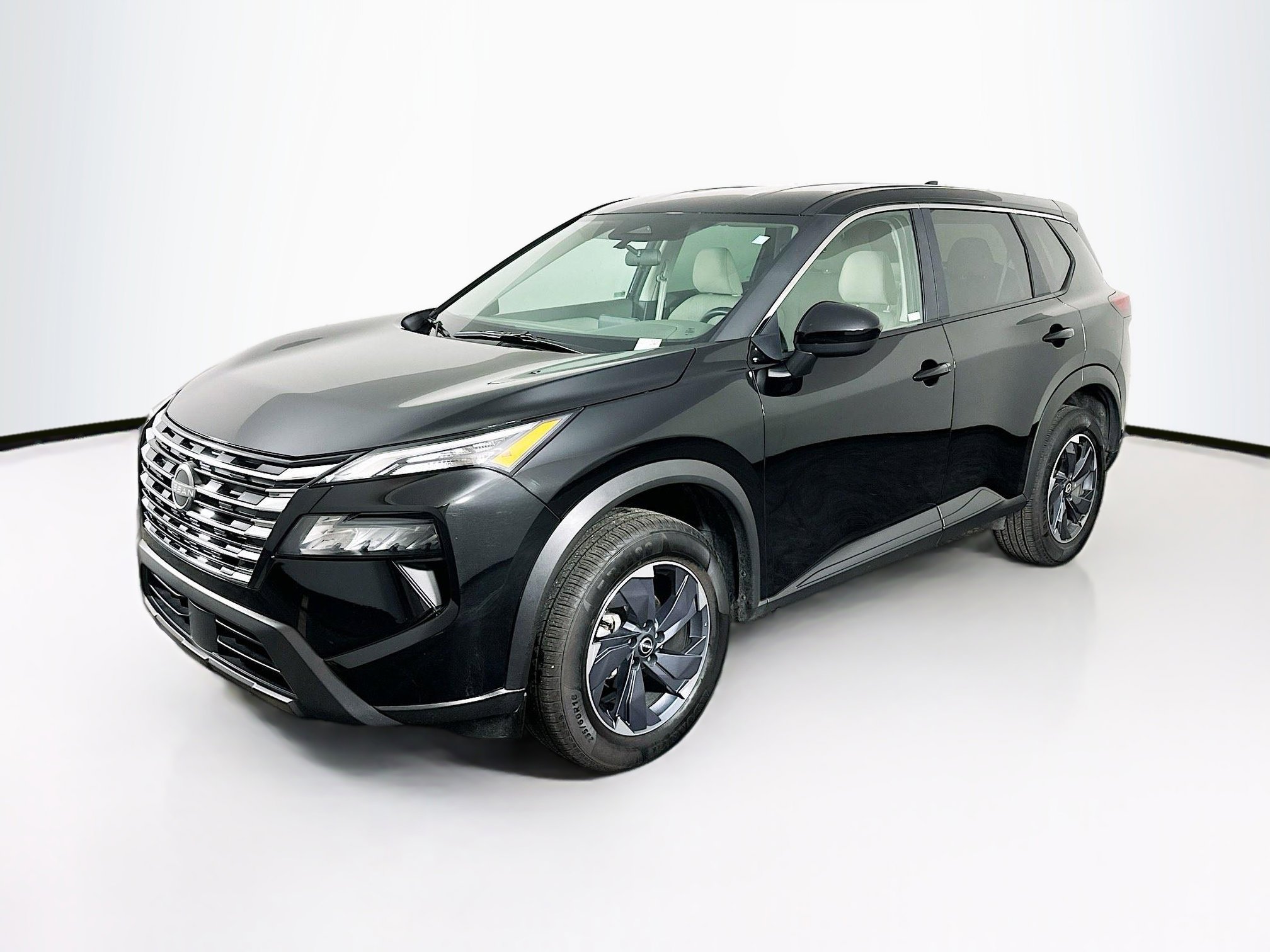 Used 2025 Nissan Rogue SV image 3