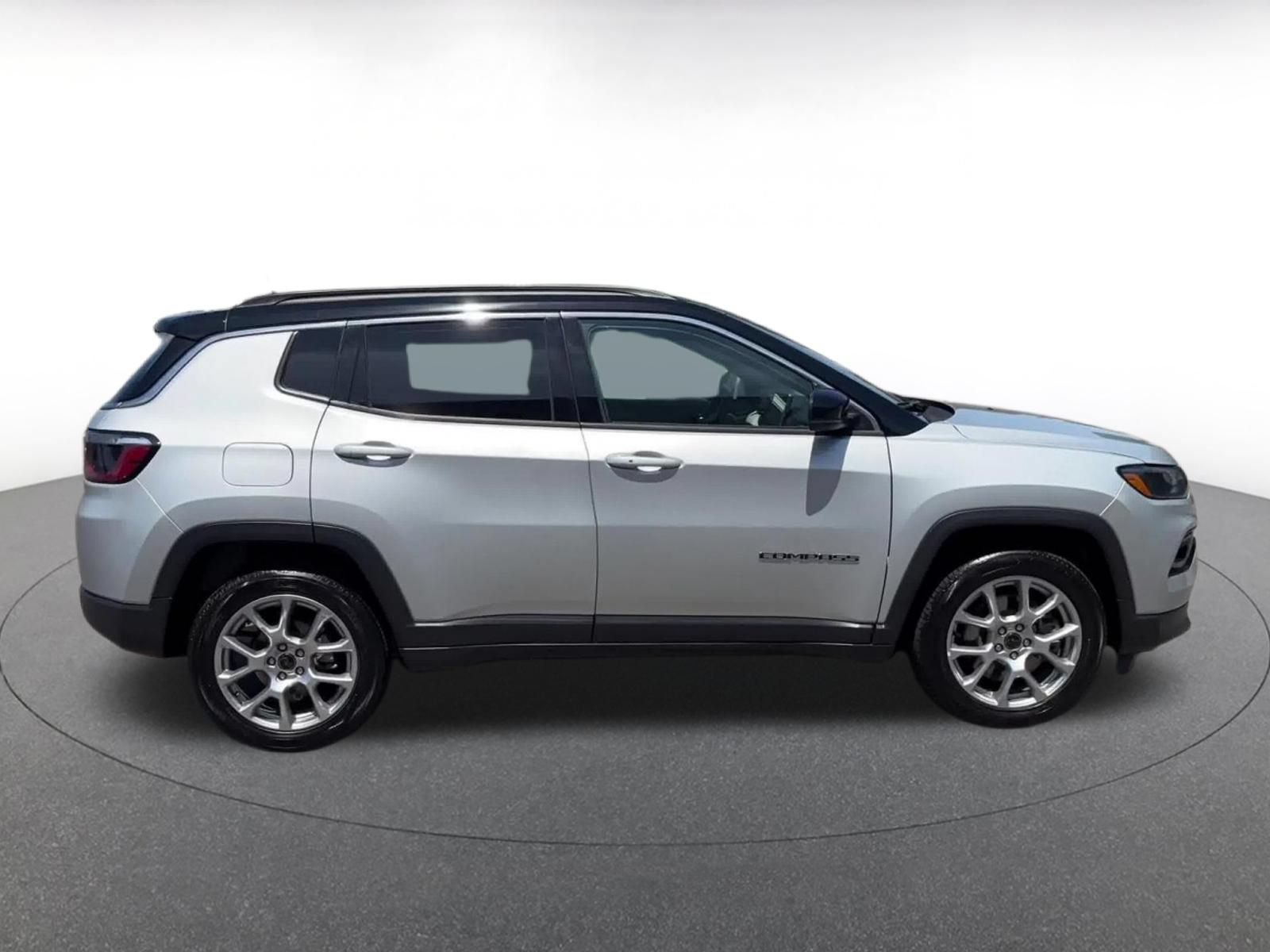 Used 2025 Jeep Compass Limited AWD/4WD image 16