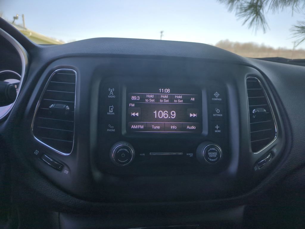 Used 2018 Jeep Compass Latitude AWD/4WD image 10