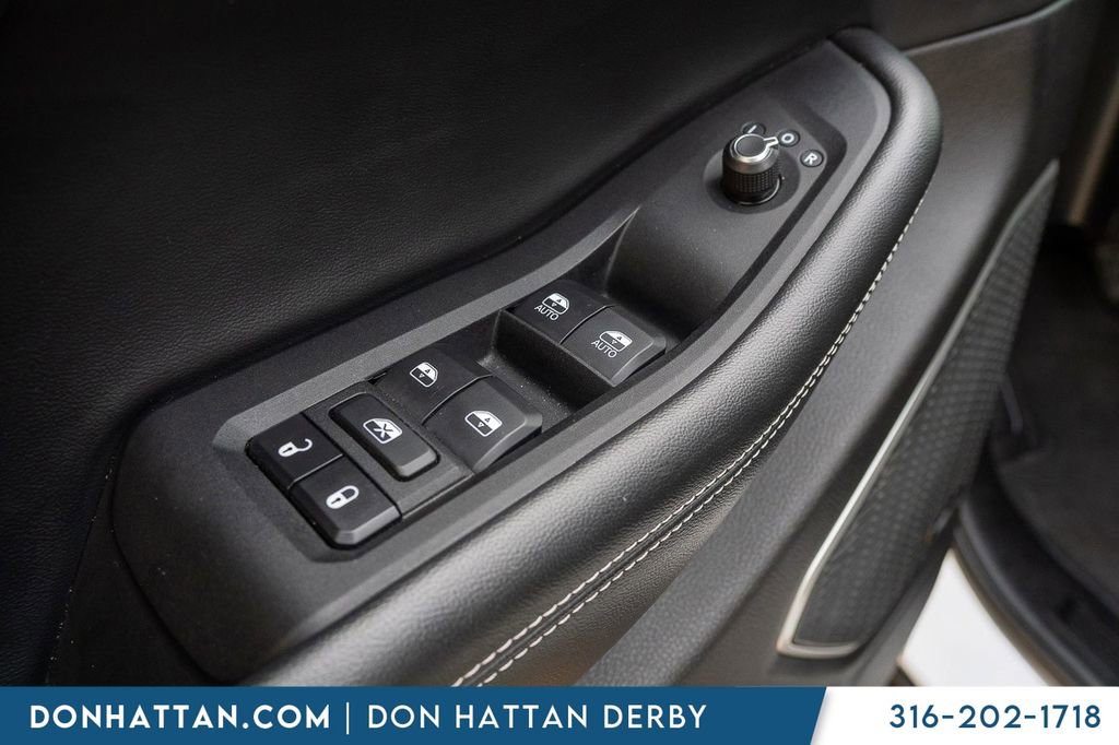 Used 2022 Jeep Grand Cherokee L Limited w/ Black Appearance Package AWD/4WD image 18