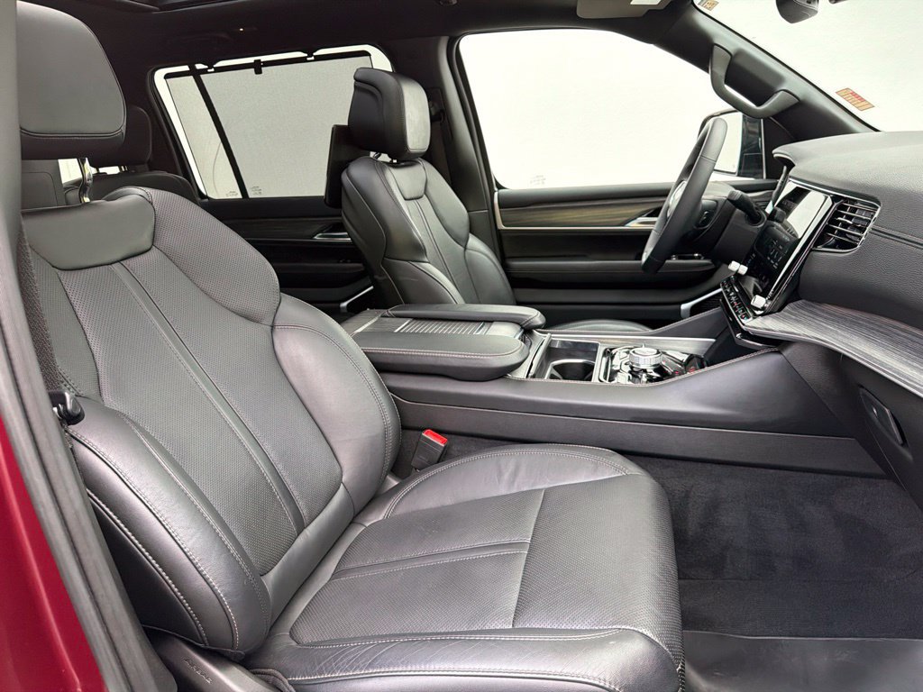 Used 2023 Jeep Wagoneer Series III w/ Premium Group I AWD/4WD image 40