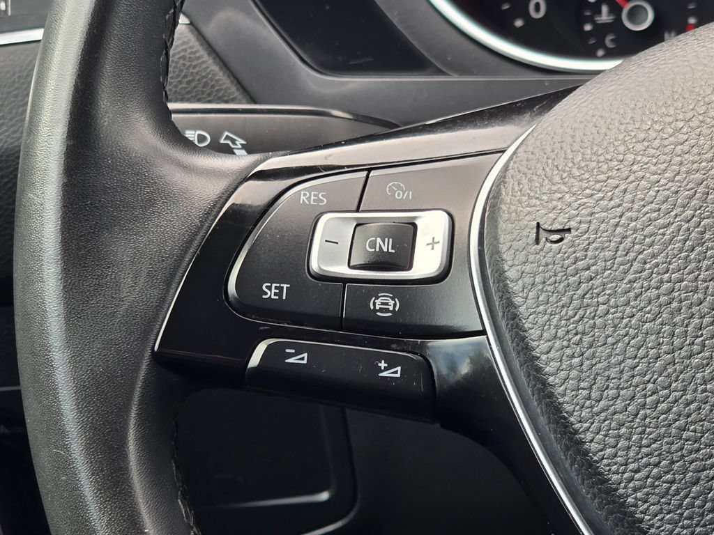 Used 2020 Volkswagen Tiguan SE FWD image 19