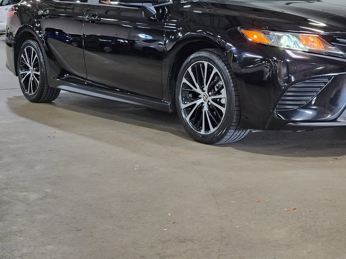 Used 2020 Toyota Camry SE FWD image 14