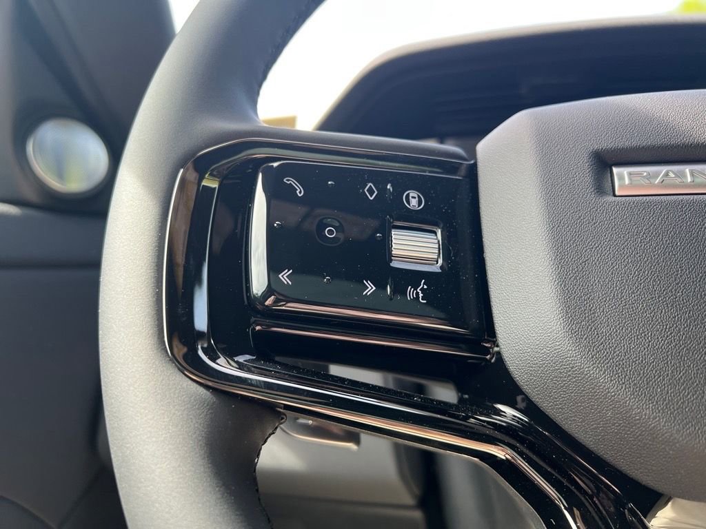 New 2025 Land Rover Range Rover Evoque Dynamic SE AWD/4WD image 12