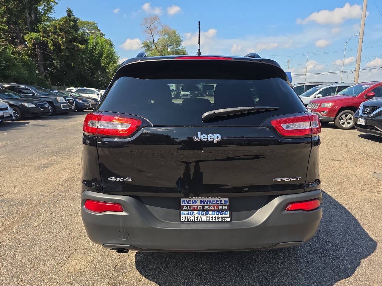 Used 2017 Jeep Cherokee Sport AWD/4WD image 9