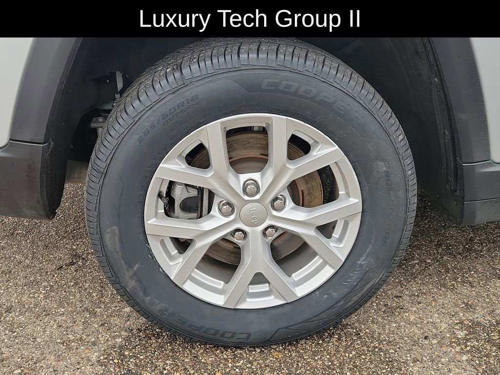 Used 2023 Jeep Grand Cherokee L Limited w/ Luxury Tech Group II image 5