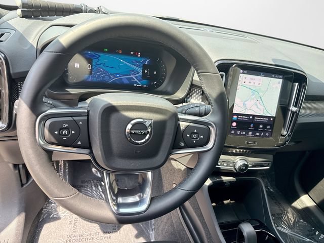 Certified 2025 Volvo XC40 B5 Plus AWD/4WD image 13