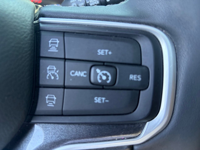 Used 2023 Jeep Wagoneer 4WD w/ Premium Group I image 25