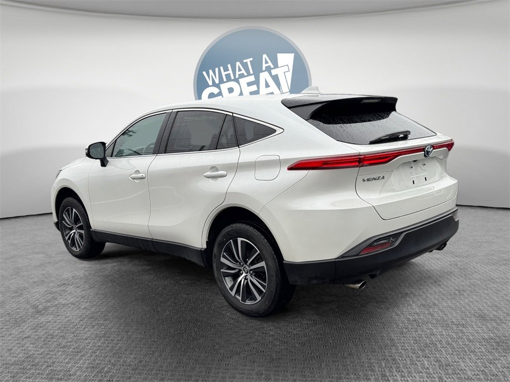 Used 2023 Toyota Venza LE image 7