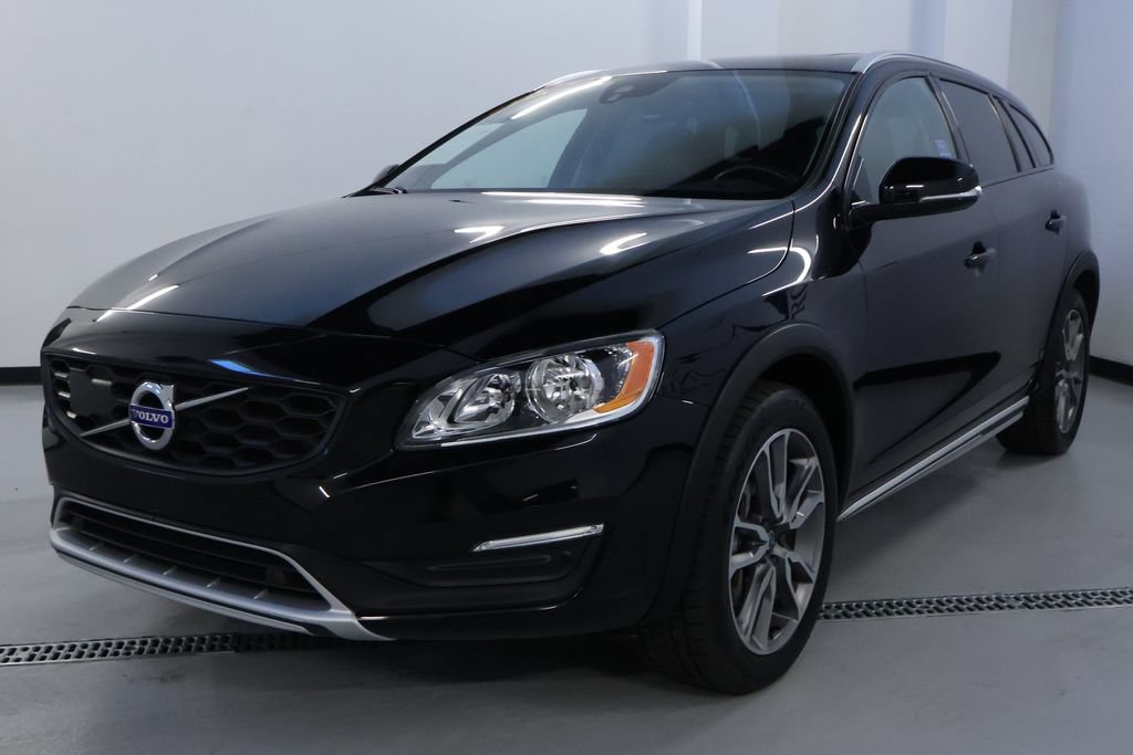 Used 2018 Volvo V60 T5 Cross Country AWD/4WD image 3