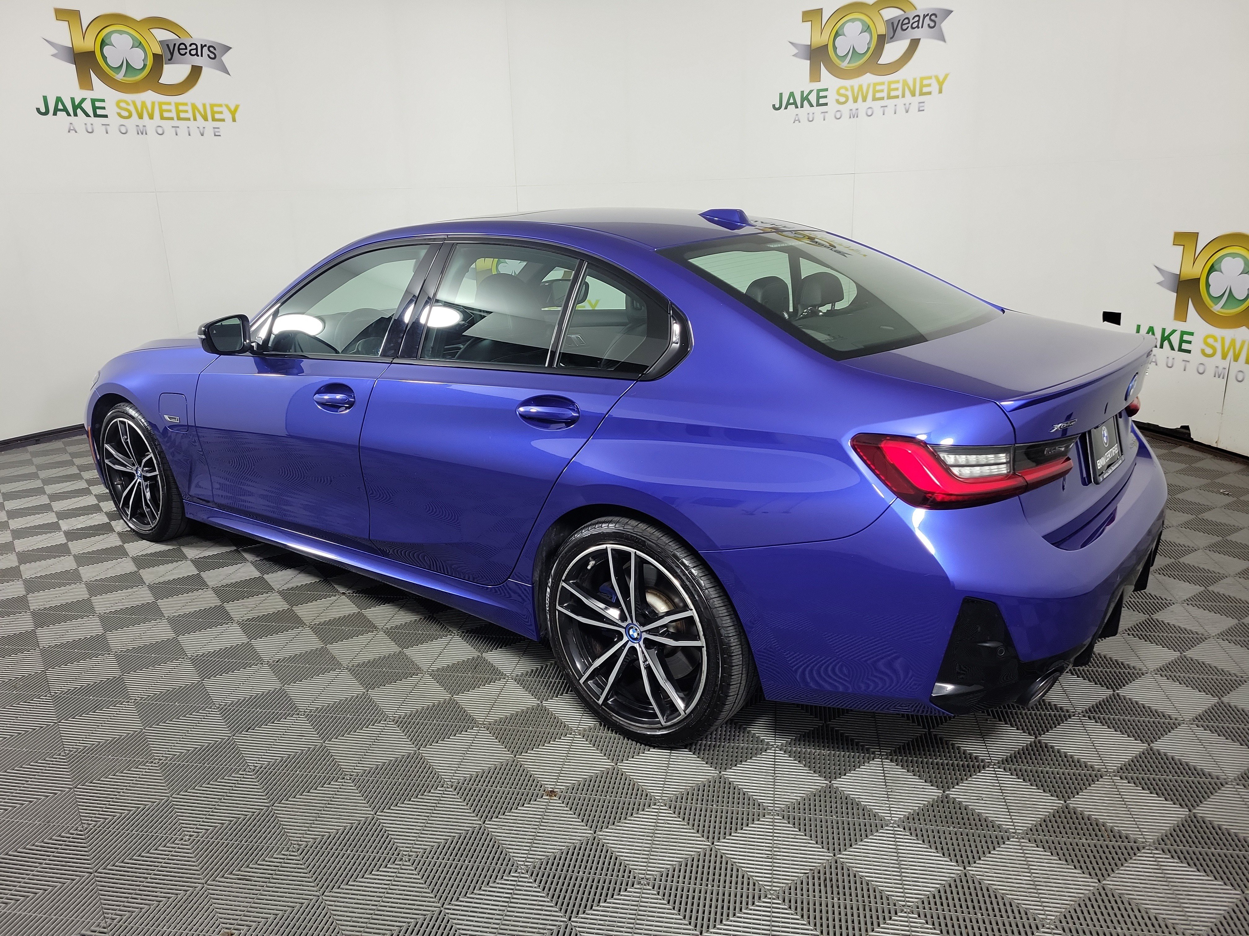 Used 2023 BMW 330e xDrive w/ M Sport Package AWD/4WD image 5