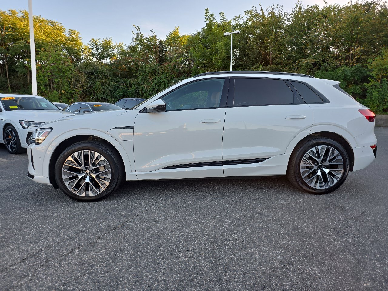 Used 2024 Audi Q8 e-tron Premium Plus w/ Premium Plus Package image 8