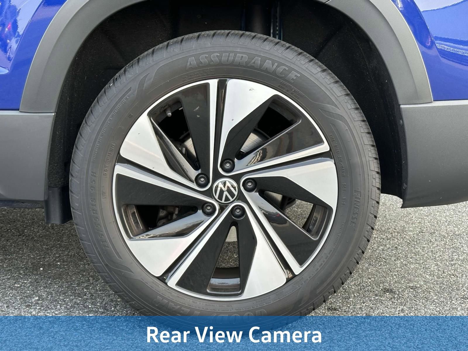 Certified 2024 Volkswagen Taos SE image 9