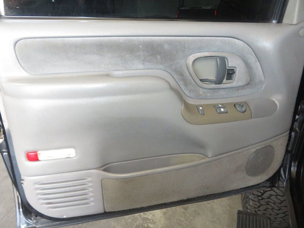 Used 1997 GMC Yukon 4WD 2-Door w/ Marketing Opt Pkg 2 image 18