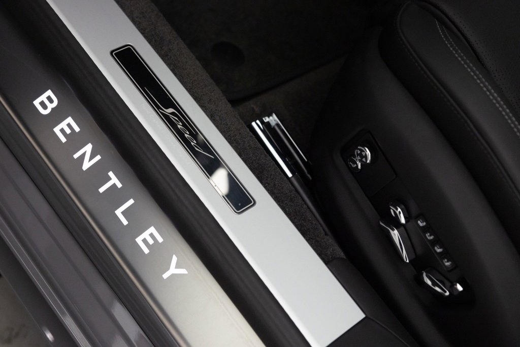 Used 2025 Bentley Flying Spur Plug-In Hybrid image 31