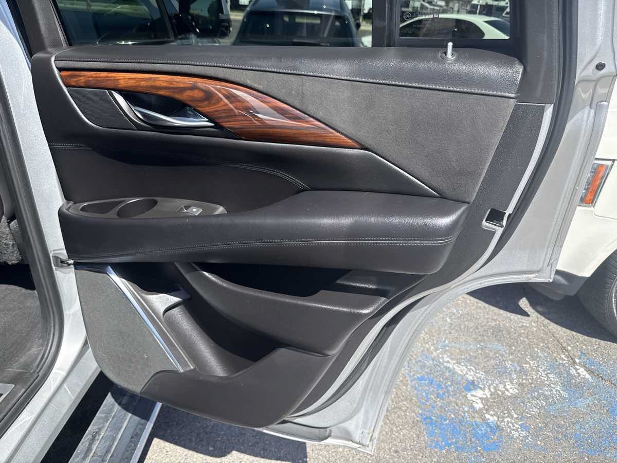 Used 2015 Cadillac Escalade Premium AWD/4WD image 23