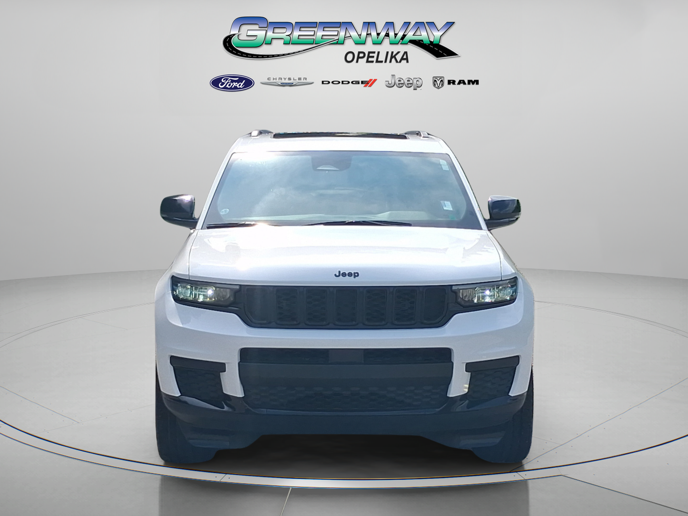 Used 2024 Jeep Grand Cherokee L Altitude RWD image 2