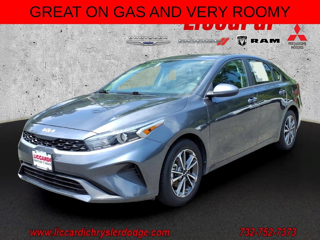 Used 2023 Kia Forte LXS FWD image 3