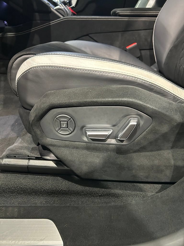 Used 2024 Lamborghini Urus Performante AWD/4WD image 14