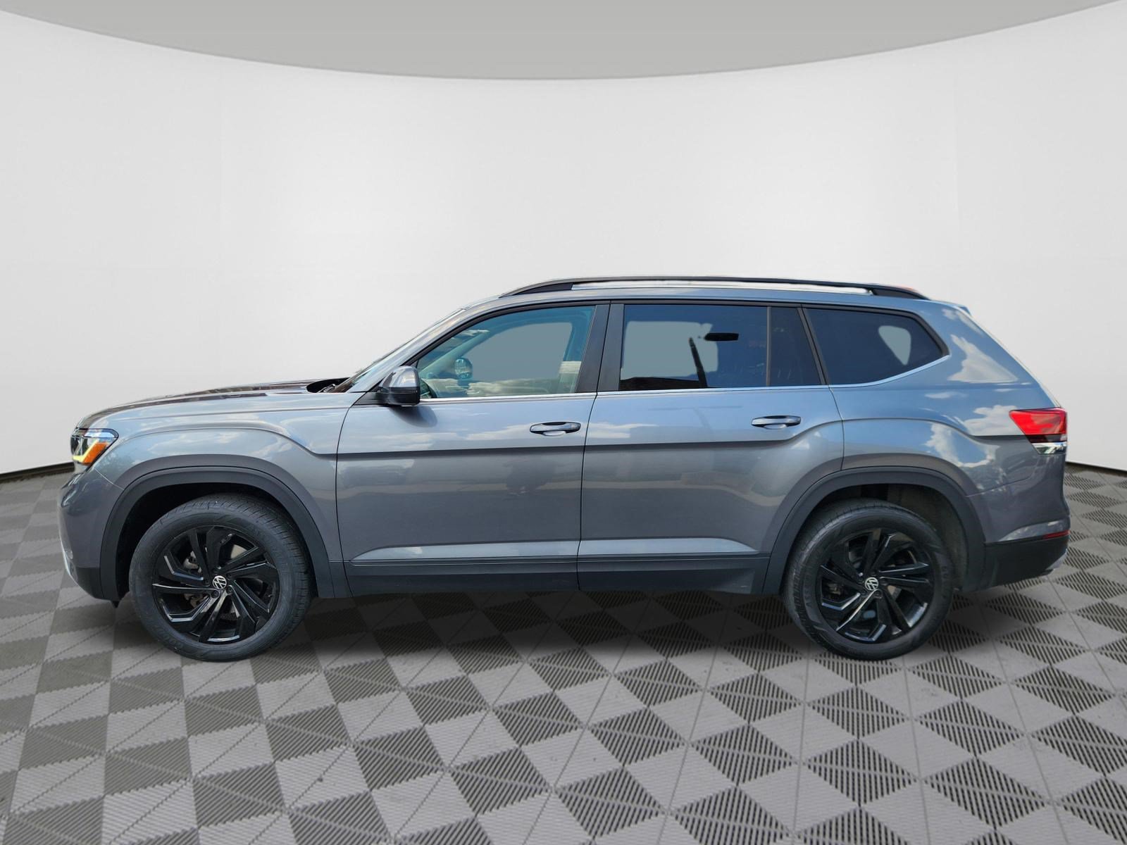 Certified 2023 Volkswagen Atlas SE w/ Black Wheel Package AWD/4WD image 5