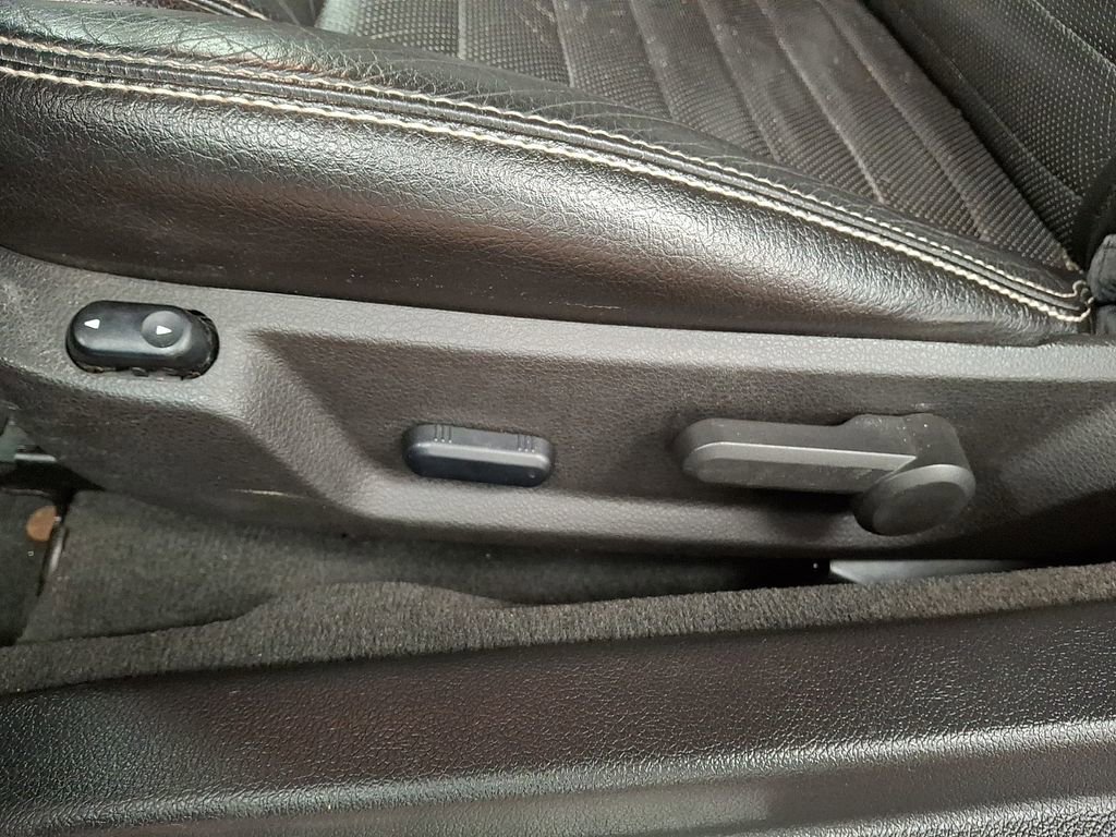 Used 2010 Ford Mustang GT image 13