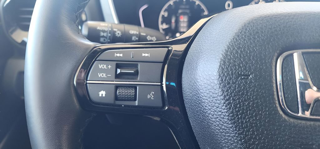 Used 2025 Honda Pilot EX-L image 33