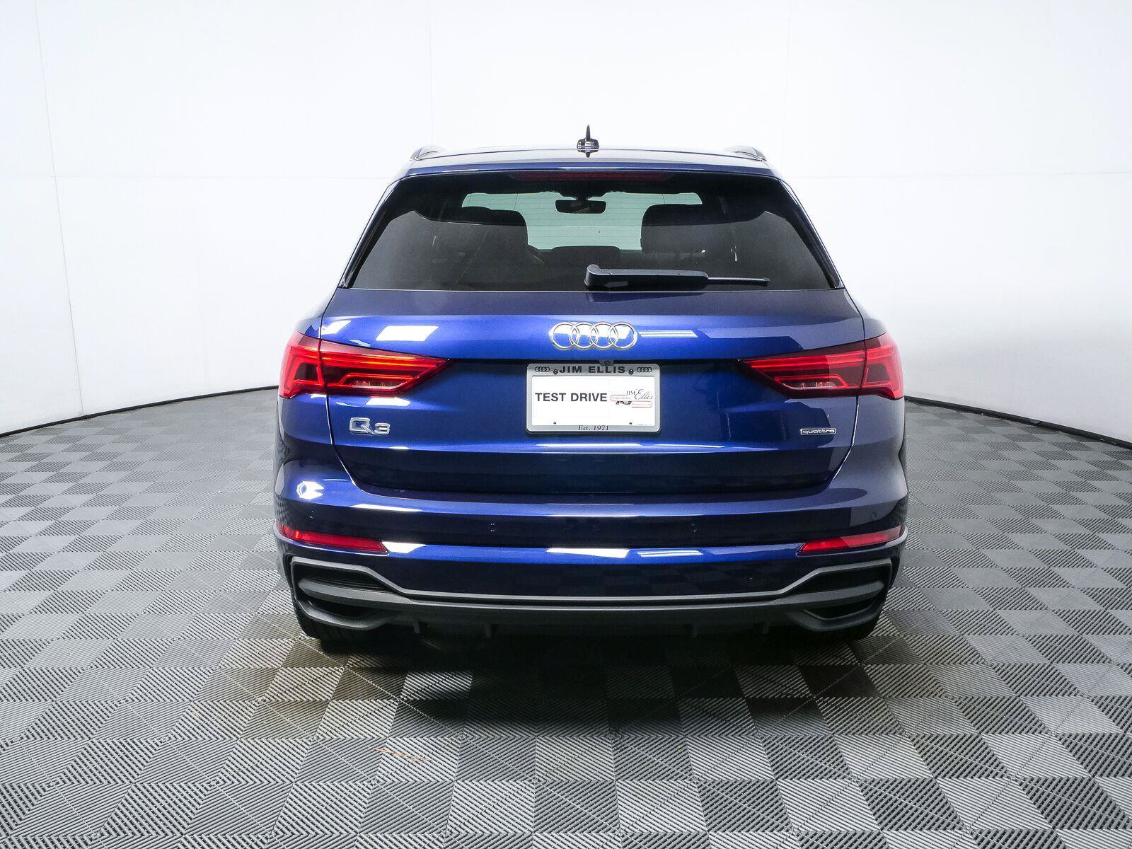 Used 2024 Audi Q3 2.0T Premium AWD/4WD image 31