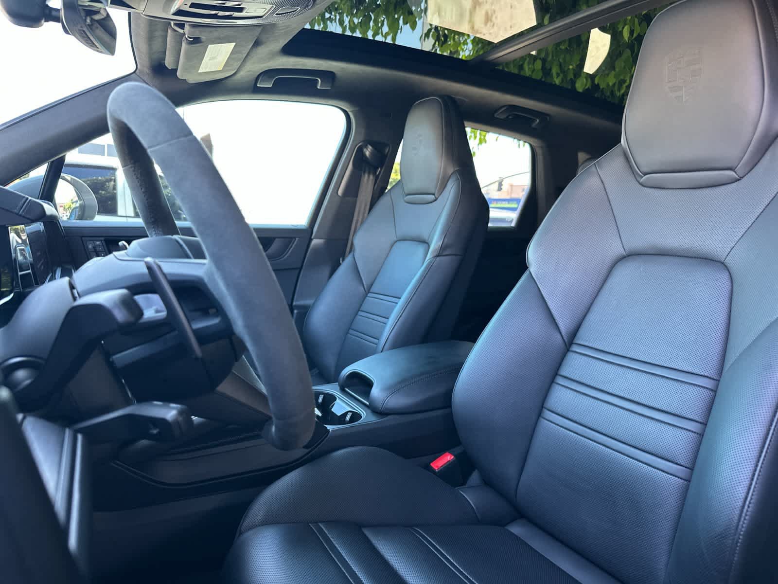 Certified 2025 Porsche Cayenne GTS AWD/4WD image 5