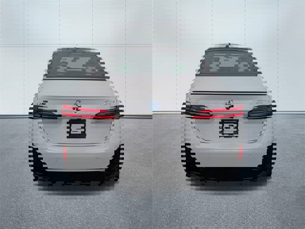 New 2026 BMW 550e xDrive w/ Premium Package image 4