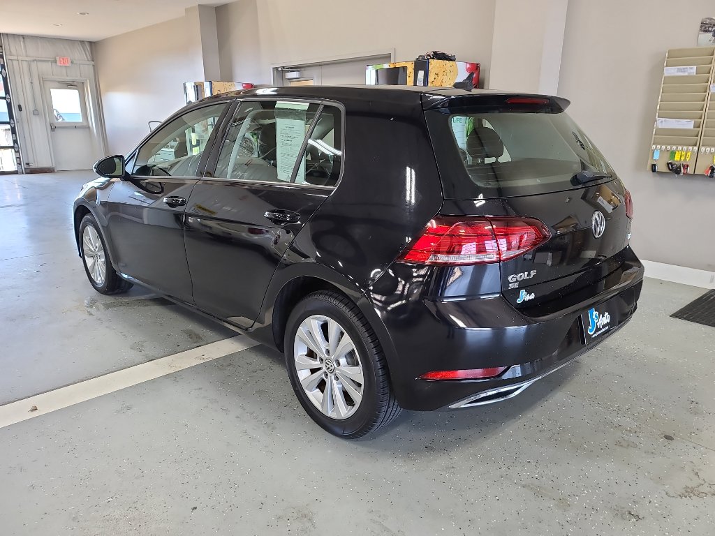 Used 2018 Volkswagen Golf SE image 4