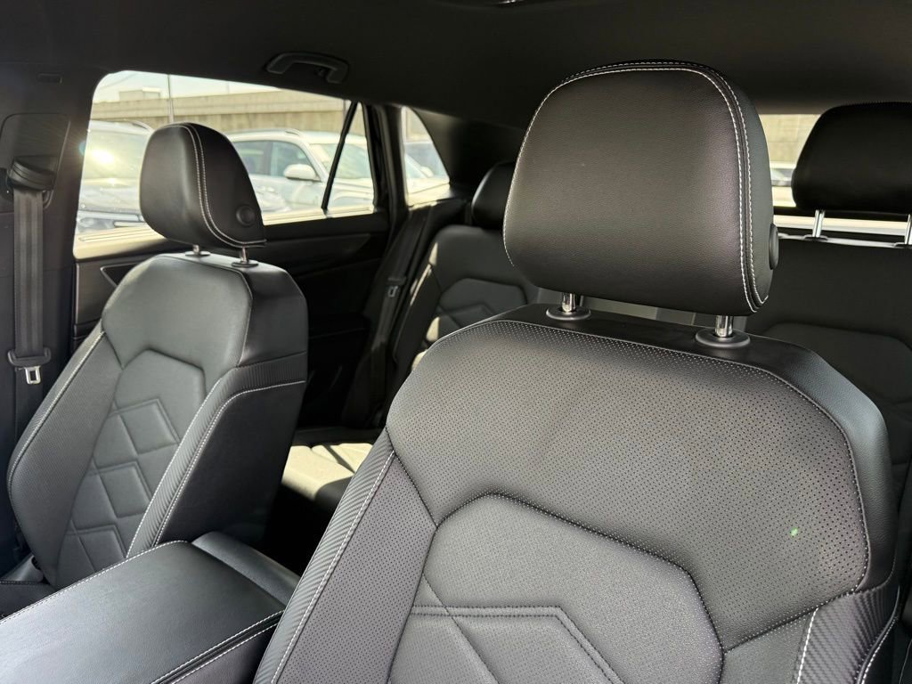 Used 2024 Volkswagen Atlas Cross Sport SE FWD image 16