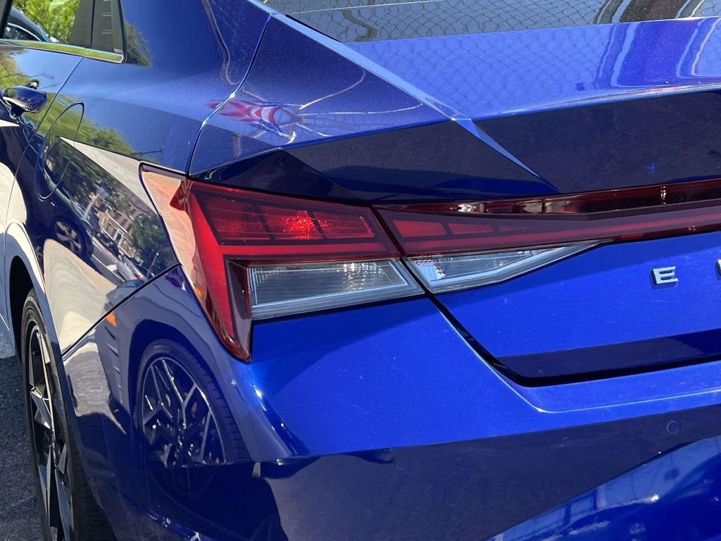 Certified 2023 Hyundai Elantra Limited FWD image 11