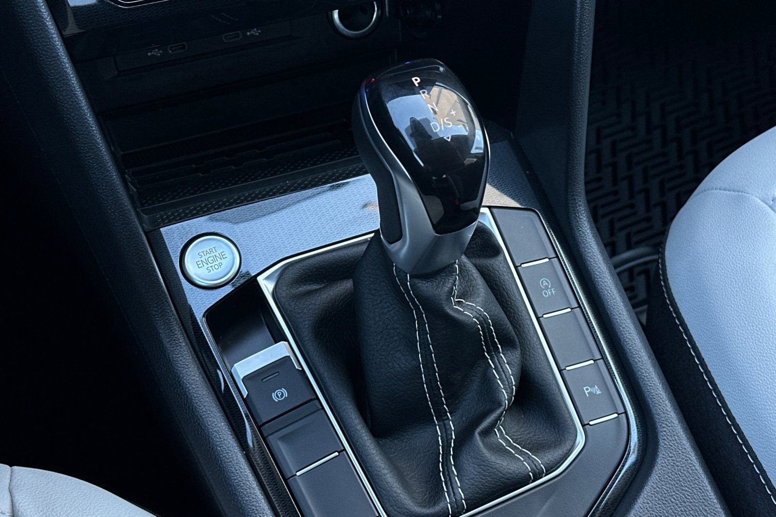 New 2026 Volkswagen Taos SE FWD image 19