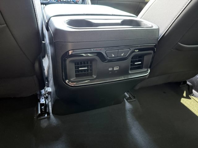 Used 2024 GMC Sierra 1500 AT4 w/ Technology Package AWD/4WD image 9