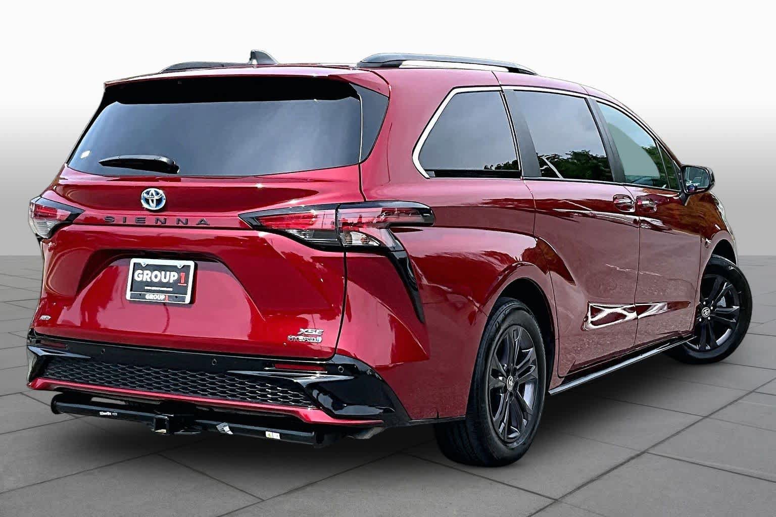 Used 2024 Toyota Sienna XSE w/ XSE Plus Package AWD/4WD image 13