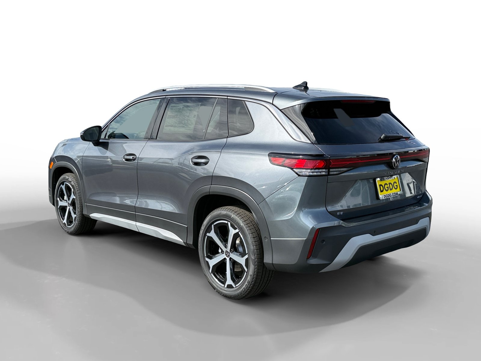 New 2026 Volkswagen Tiguan SE AWD/4WD image 3