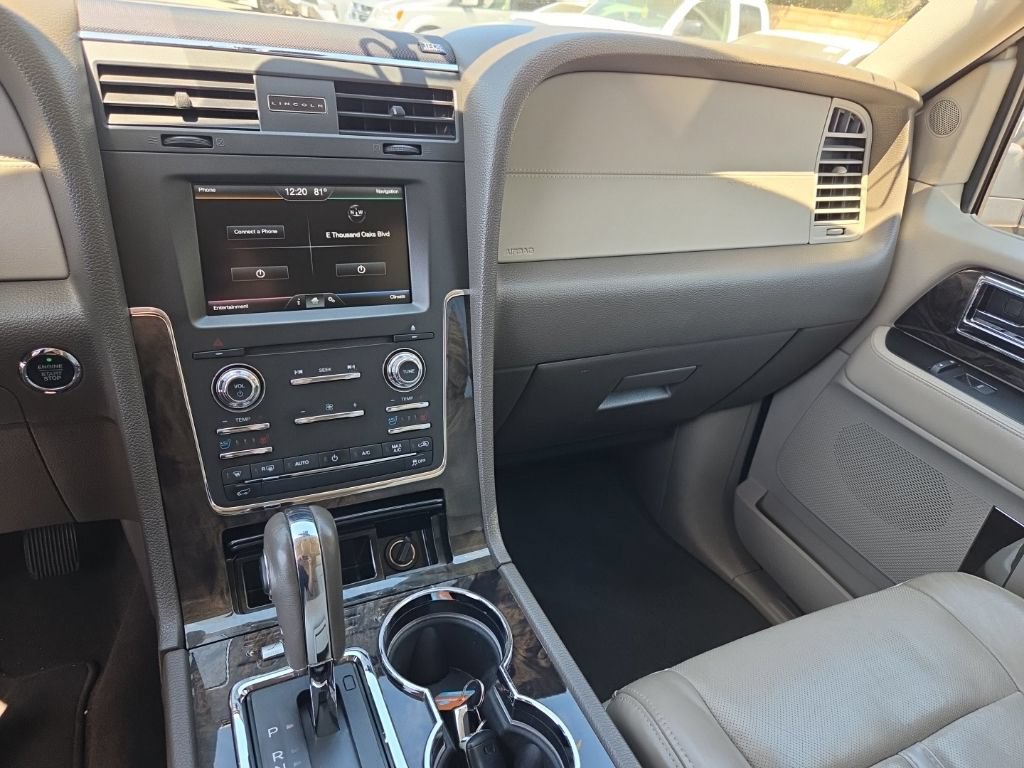 Used 2015 Lincoln Navigator 2WD image 14