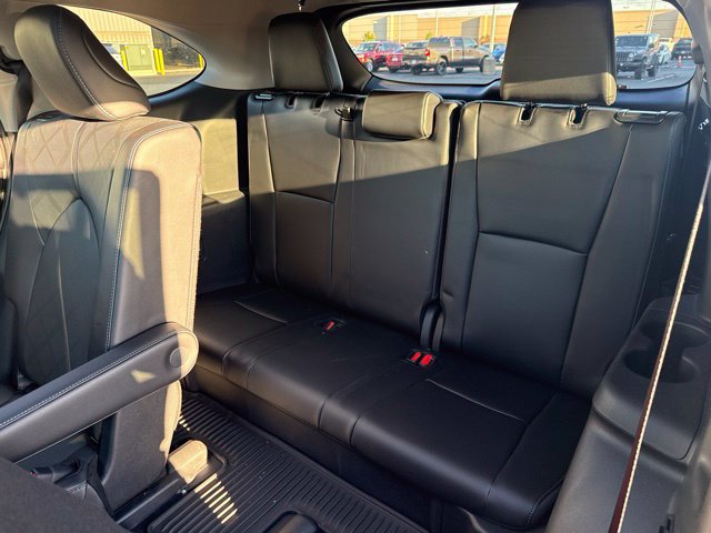 Used 2025 Toyota Highlander Platinum AWD/4WD image 37