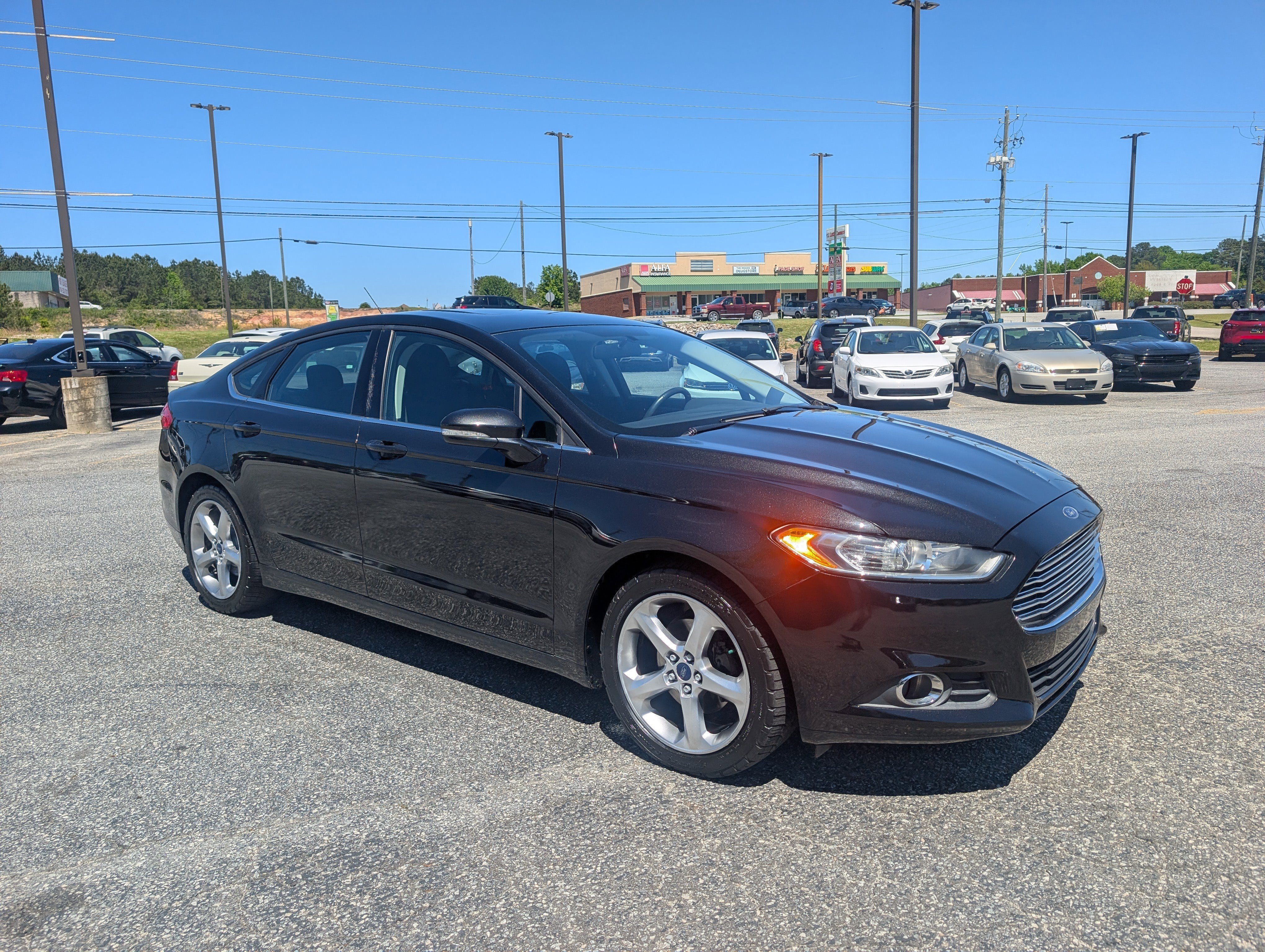 Used 2015 Ford Fusion SE image 3