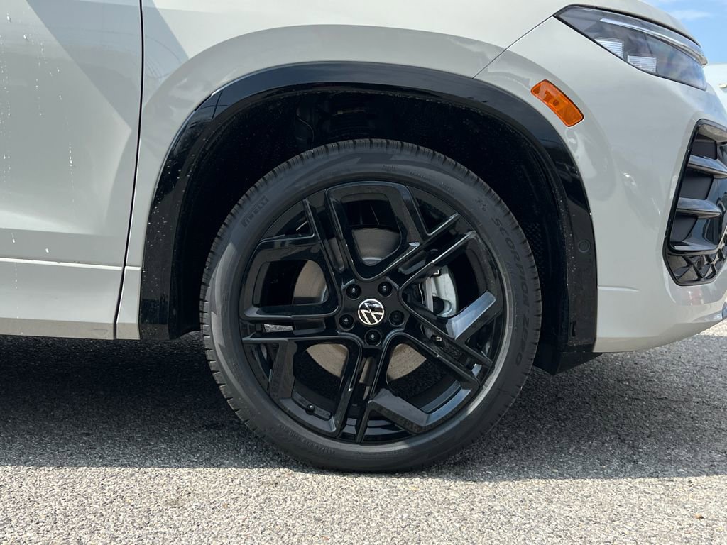 New 2026 Volkswagen Tiguan SE R-Line image 9