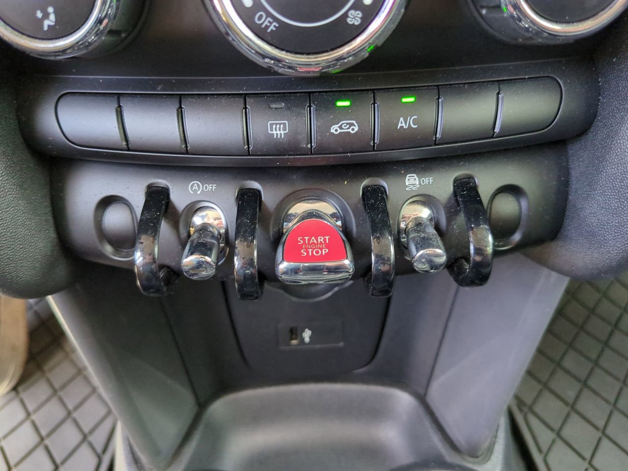 Used 2021 MINI Cooper 2-Door Hardtop FWD image 27