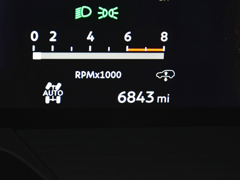 Used 2025 INFINITI QX80 Sensory image 26