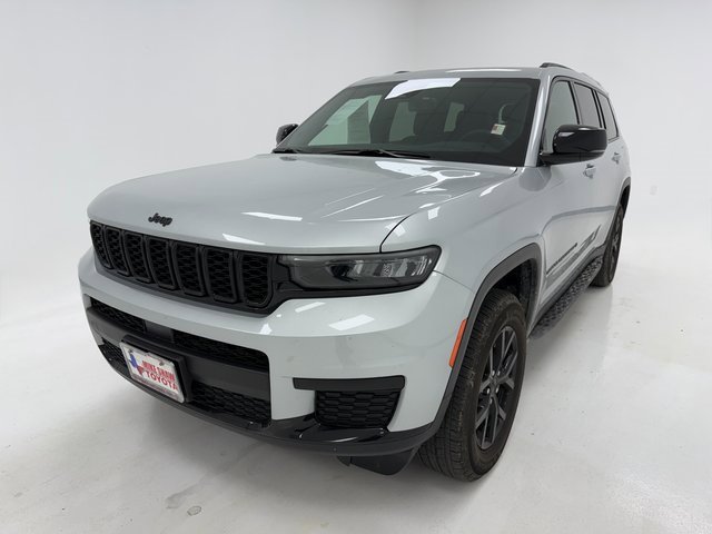 Used 2025 Jeep Grand Cherokee L Altitude image 4